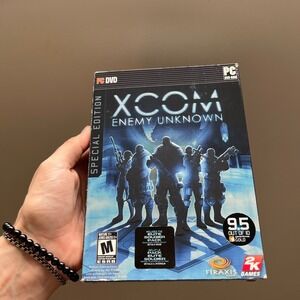 XCOM Enemy Unknown Special Edition PC DVD 2012 Art Book Poster Patch 2K Games